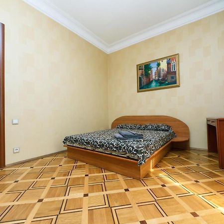 Квартира На Крещатике Kyiv Exterior photo